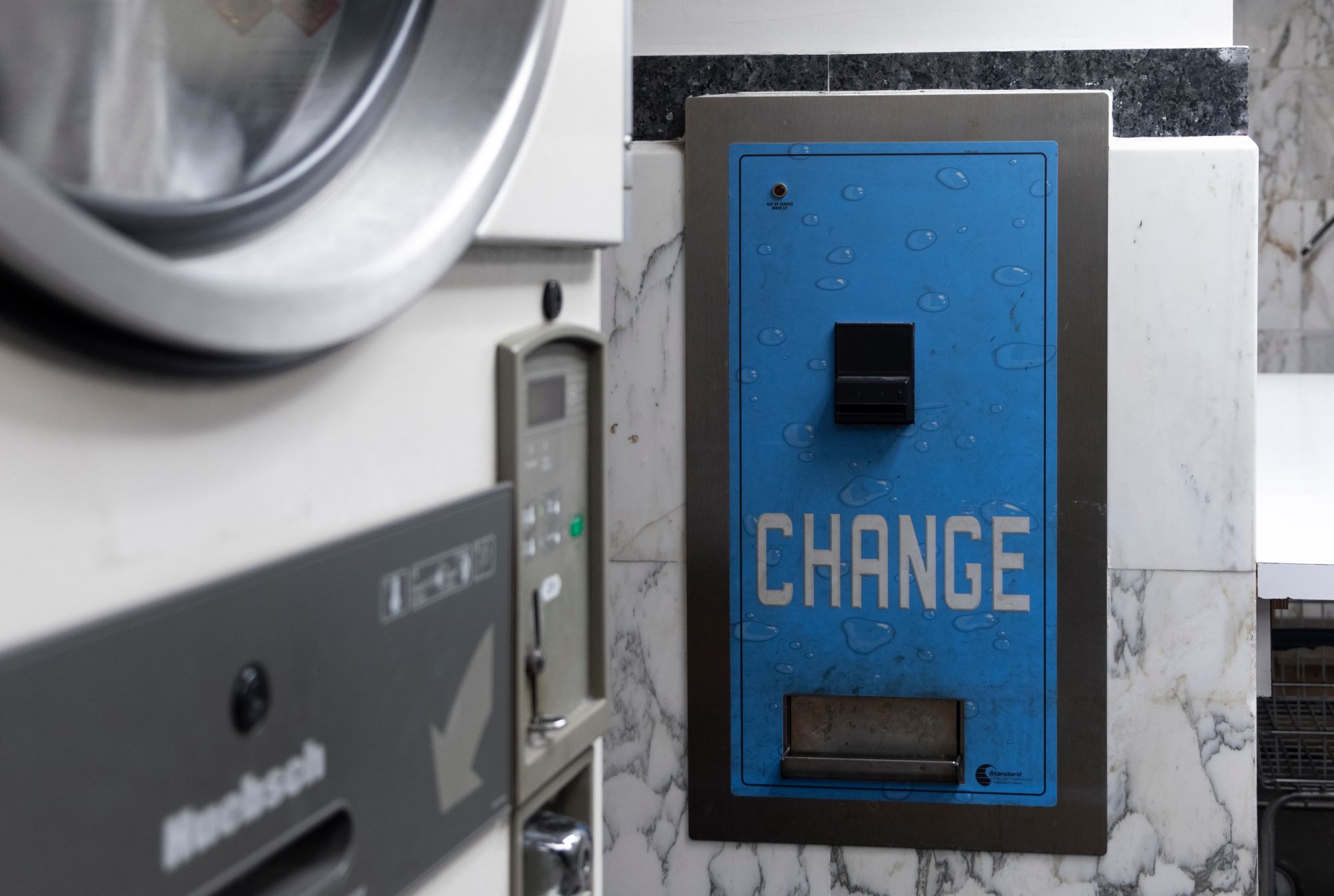Change Machine Shutterstock 1632613738